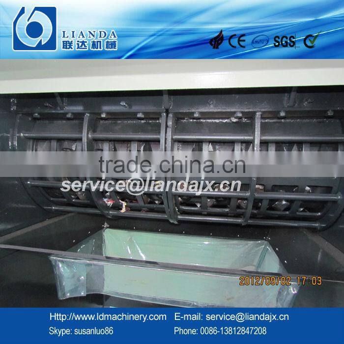 Waste plastic shredder