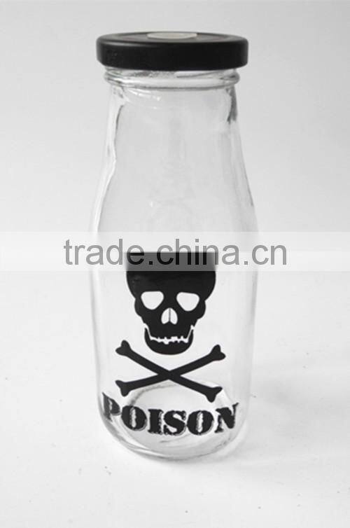 black skull head decorate glass bottle for juice or liquior with metal lid straw