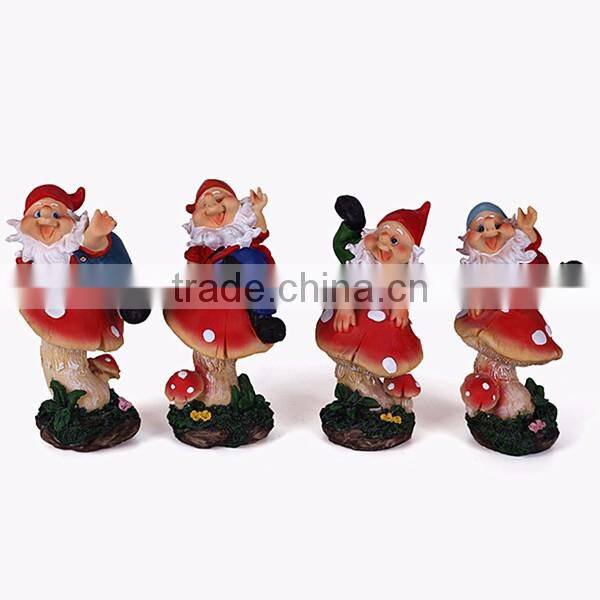 Cheap sports theme green mini garden gnome supplier