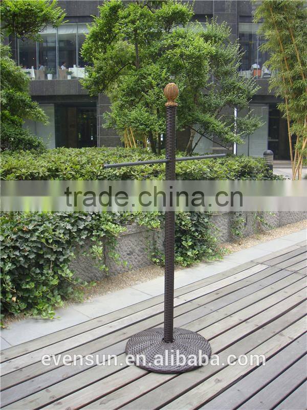 Garden and outdoor use rattan colthes hanger