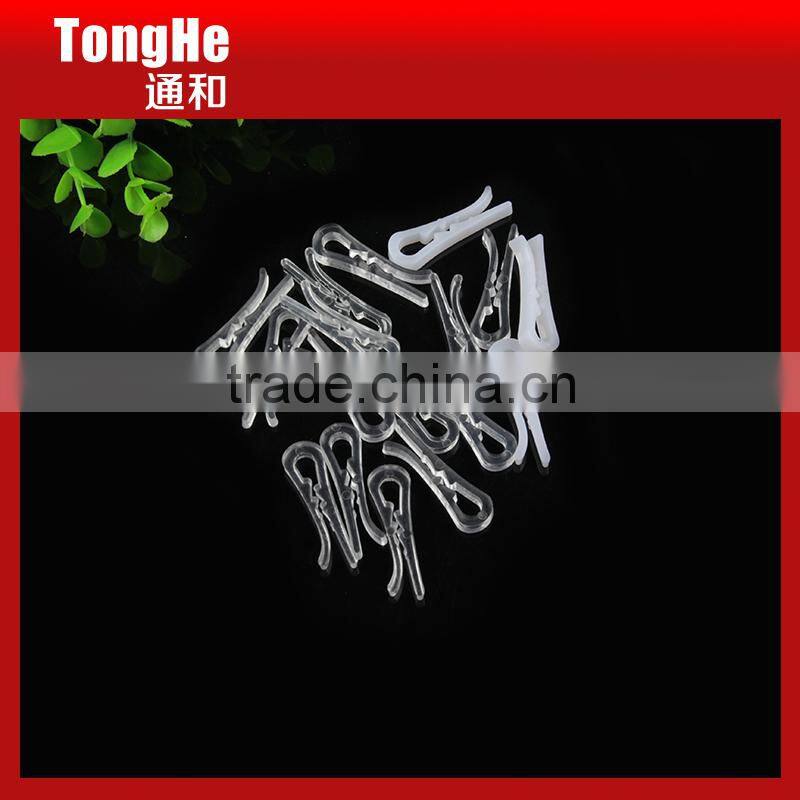 Plastic Clips with teeth for shirt accessories