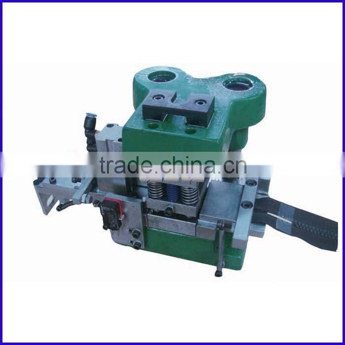 open end nylon zipper coil zipper metal zipper plastic zipper hole punching mould