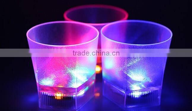 Bar supplies manufacturers wholesale Colorful LED Cup fluorescence induction into the shiny cup