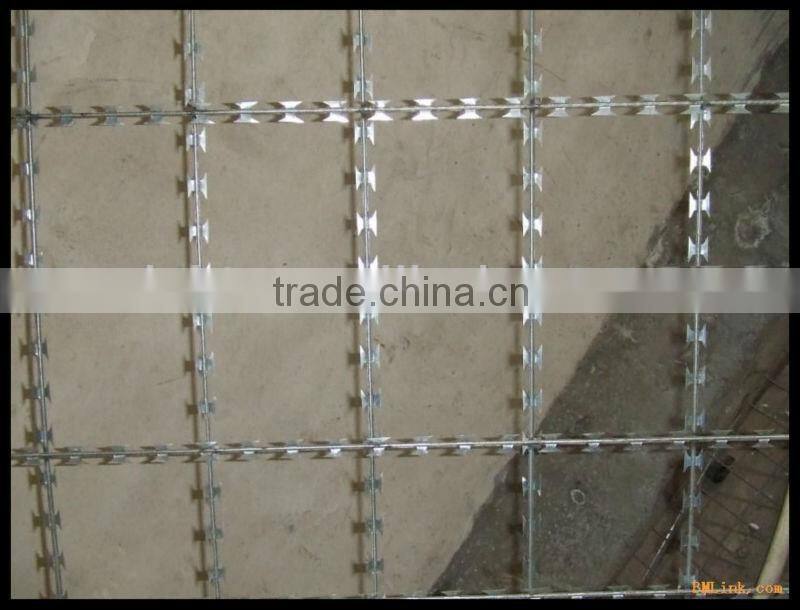 BTO-22 BTO60 BTO65 razor barb wire or concertina wire with razor factory