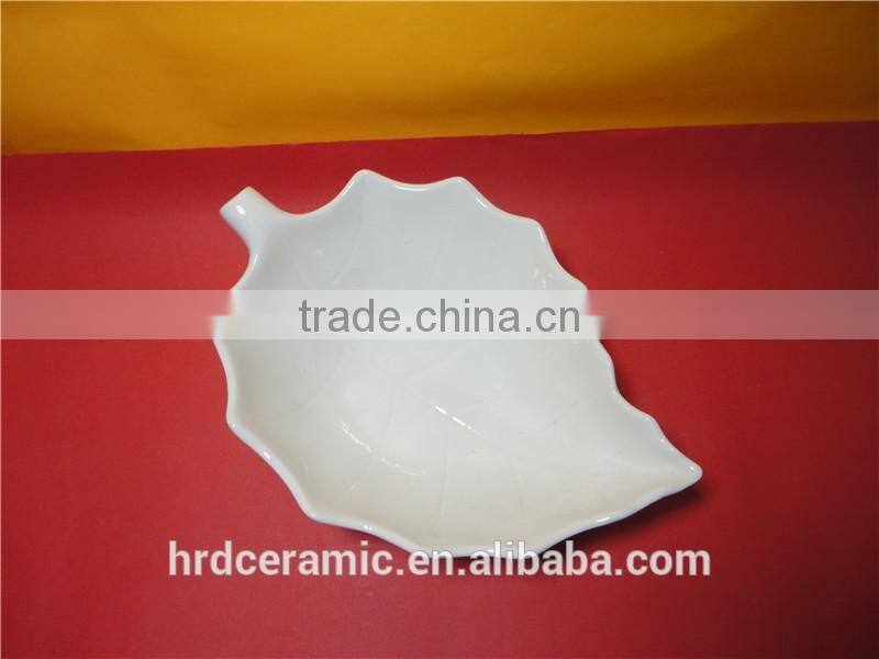 High quality wholesale leaf shape Ceramic Main Course Dishes