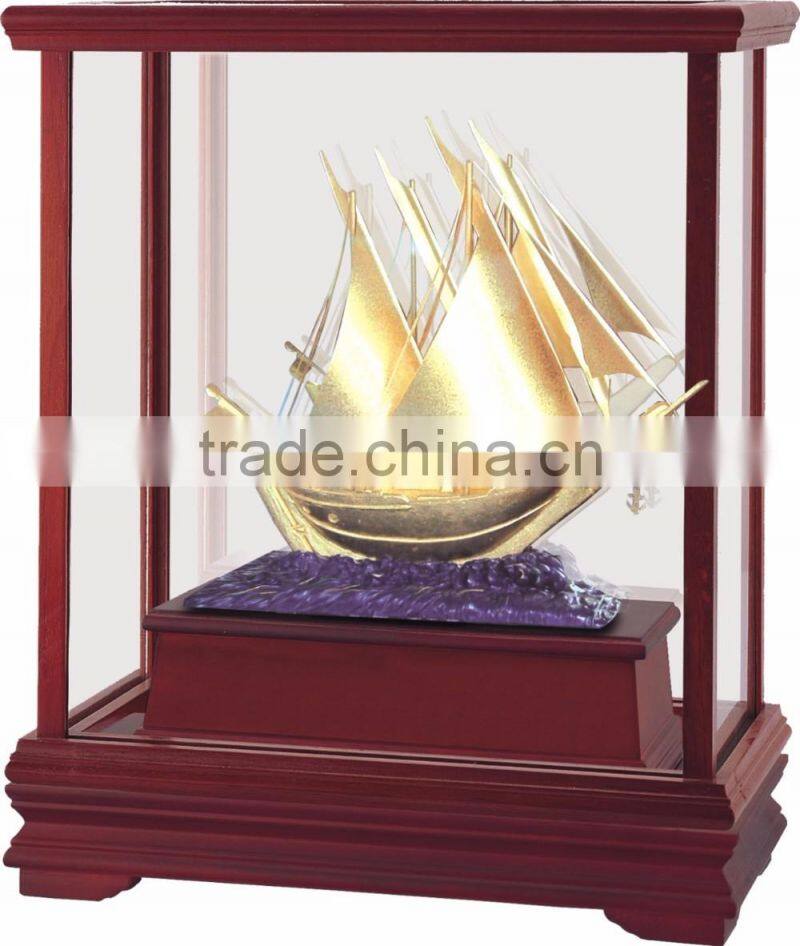 Gold foil peacock statue in Display box promotion gift