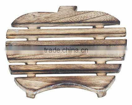 Wooden mat with wheels for your flower pot