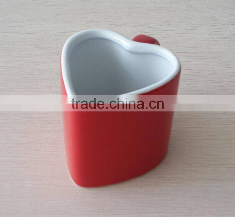 Factory directly wholesale nice stoneware red heart shape mug