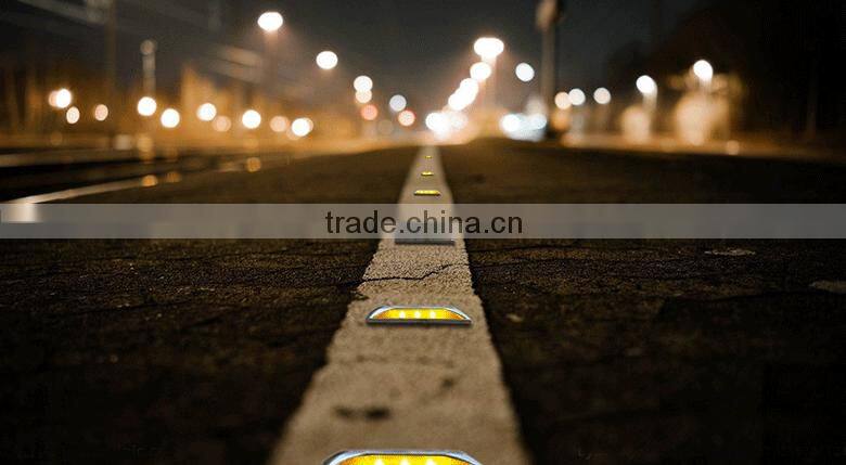 Best price 105mm square aluminum high brightness LED solar cat eye road reflector