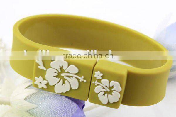 2013 the high quality and the newest bracelet design silicone USB flash driver