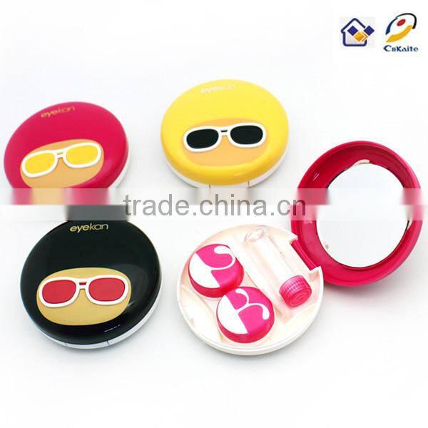 Style contact lens case with mirror