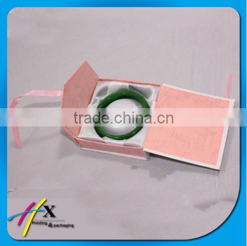 Light pink bracelet foldable cardboard box