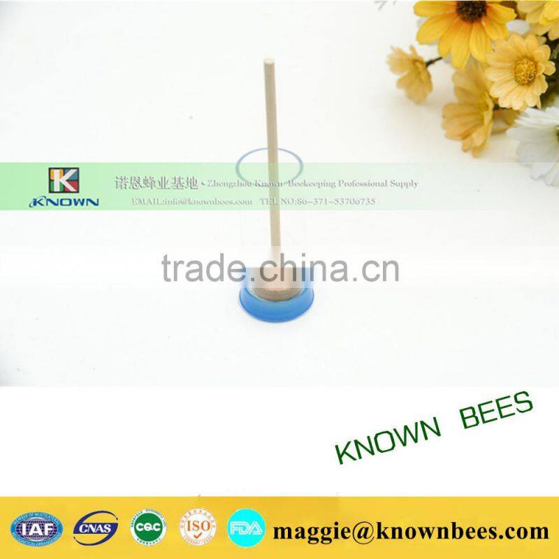 beekeeping tool marker to label queen with sponge