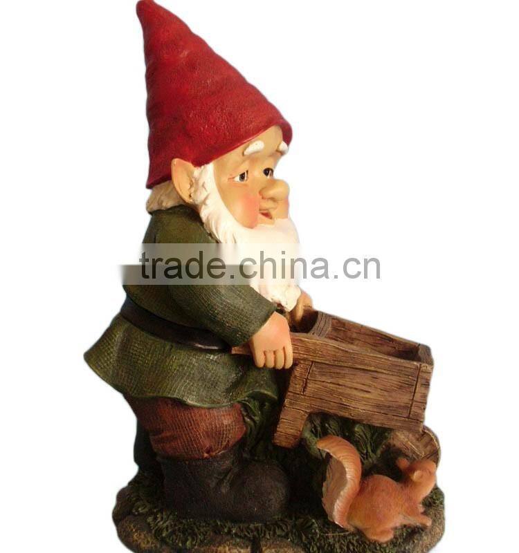 Popular cute fiberglass resin gnome life size garden statues with squirrel