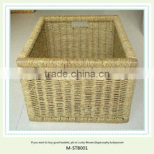 Cups shaped wicker basket with handle