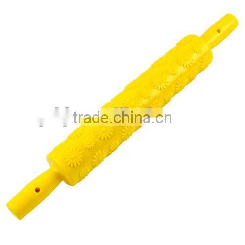 Reposteria Kitchen Non-Stick Embossed daisy Plastic Rolling Pin Fondant decorating Dough Roller baking tool