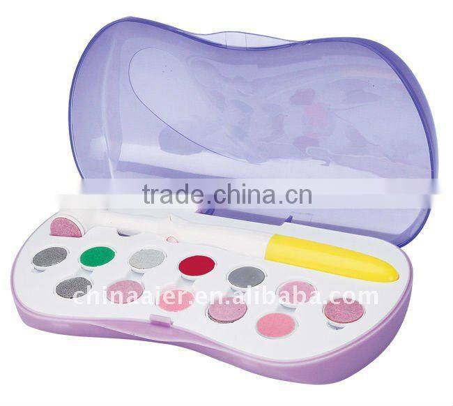 Manicure set with 12 accessories