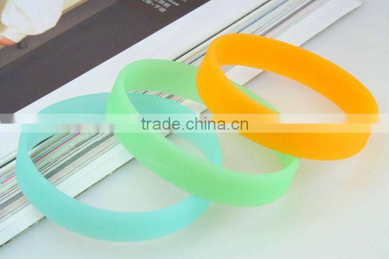 Shenzhen promotional silicon custom bracelet manufacturer