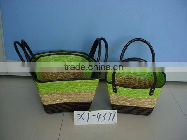 Eco-friendly new plastic storage basket with handle in Linyi