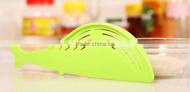 Wholesale Stock Kitchen Long Handle Whale Shaped Plastic Rice Cleaner