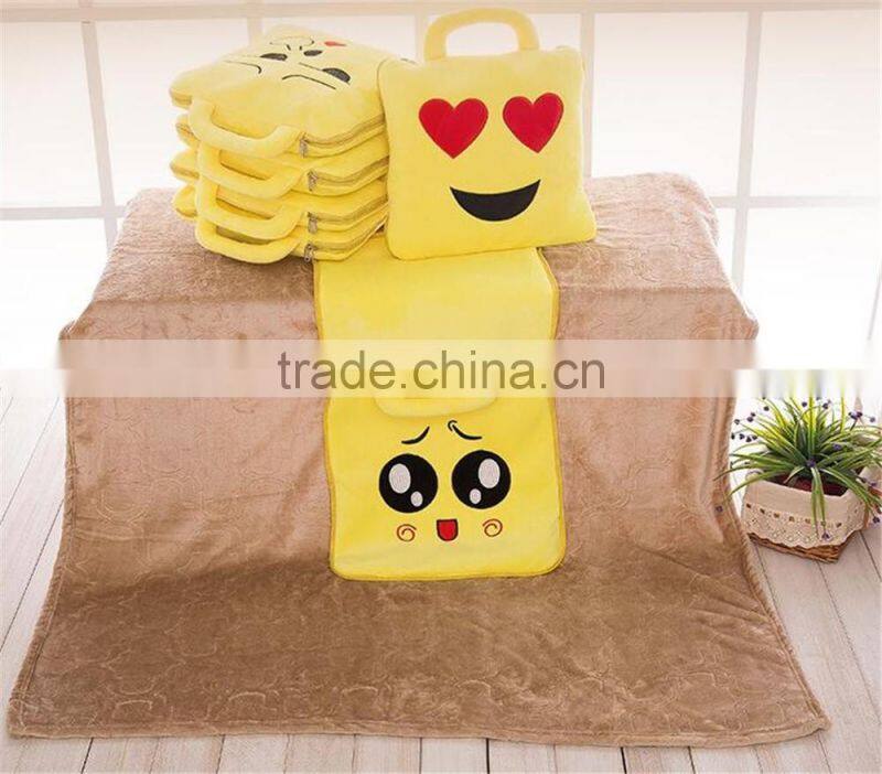 2016 hot Wholesale travel decorative body bolster emoji pillow blanket