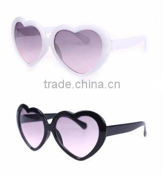 Wholesales Cheapest Simple Plastic Heart Shape Children's Sunglasses