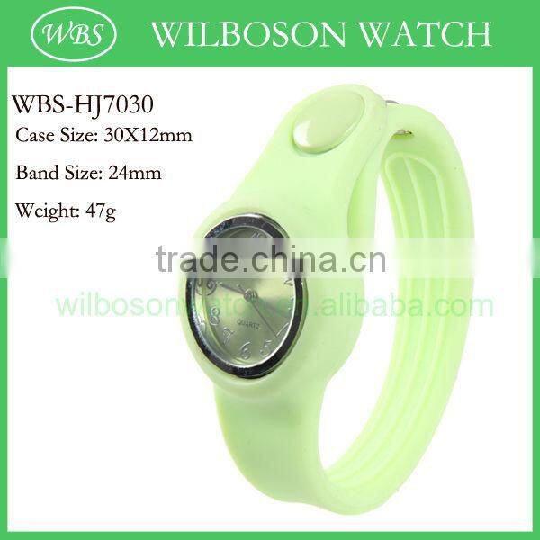 Fashion cheap silicone hand watch for girl