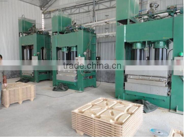Recycling wood waste wood pallet machine