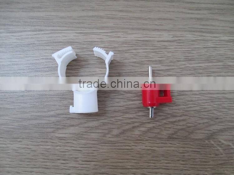 Crooked Head Poultry Nipple Drinker For Round Tube PP