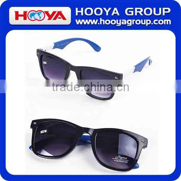 Round Flat Sunglasses with Black and Transparent Lenses