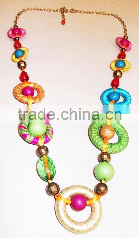 white collar necklace