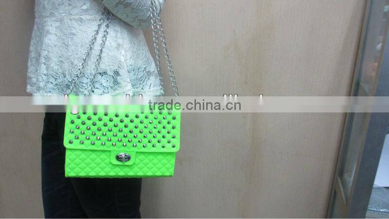 2013 latest portable silicone purse with gold long chain