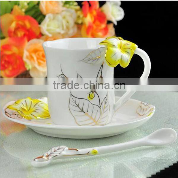 Wholesale porcelain hibiscus gold traced tea cups and saucers sets