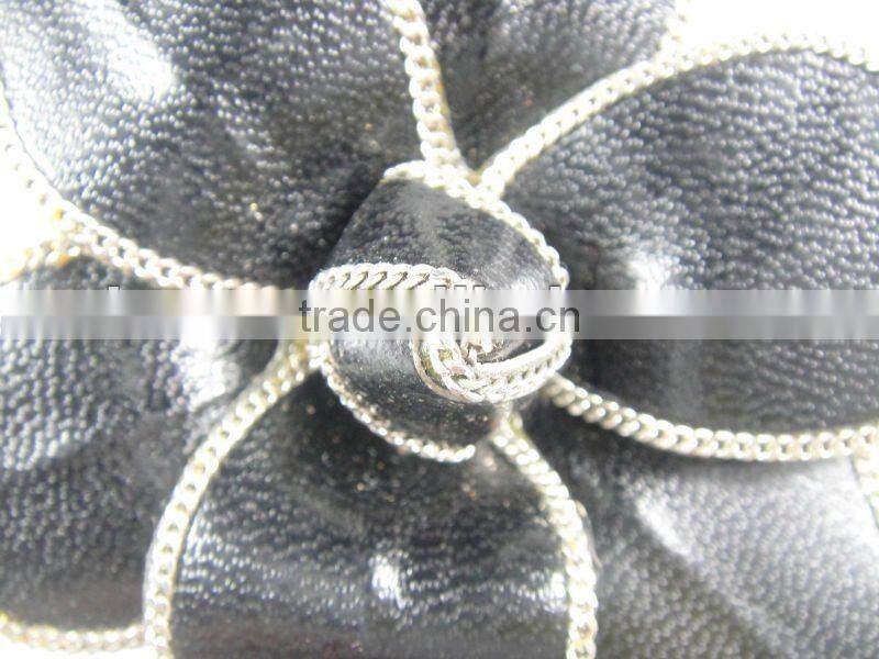 SF0308 Pretty handmade chain edge black leather flower brooch for men