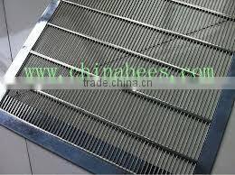 Beekeeping tool metal queen excluder with bound