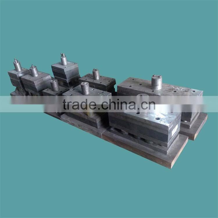 stamping mold for nonstandard hole punching