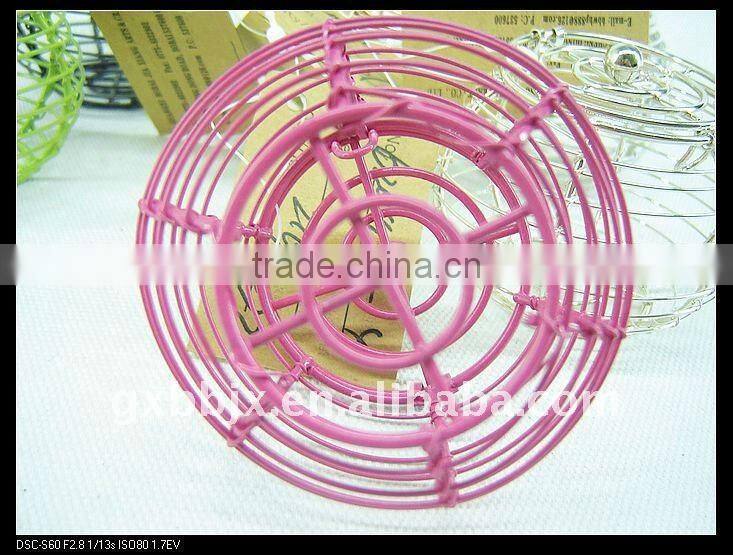 Round wire woven small gift storage case with lid