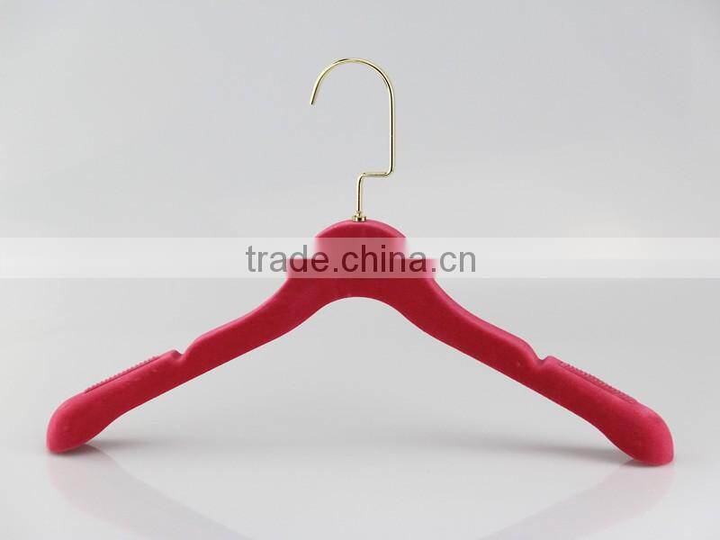 durable hook red anti-slip plastic clothes hanger