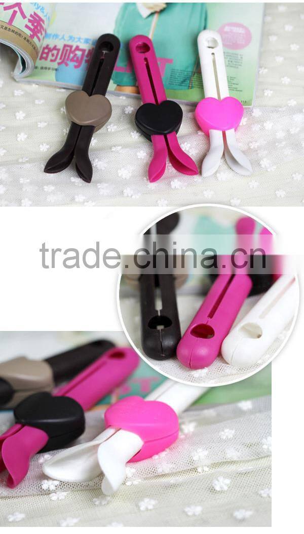 adjustable plastic boot shoe keepers with heart shape