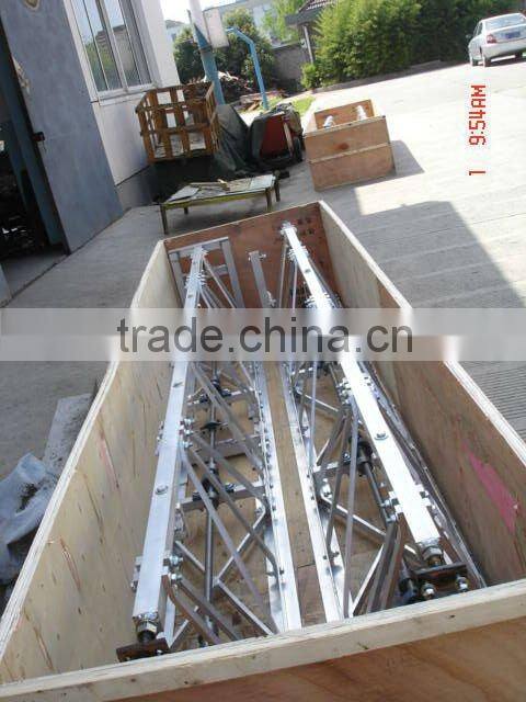 Screeding concrete vibrator screed with Honda engine has strong power