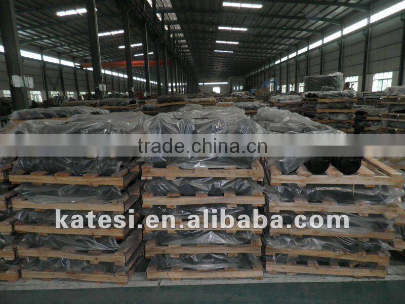 High Quality D30 D40 D45 D50 D65 D85 D5B D8N D8R D6MXL Bulldozer part track roller/bottom roller/lower roller