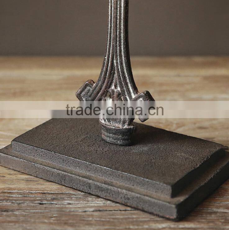 European classic iron casting antique finish carving table lamp