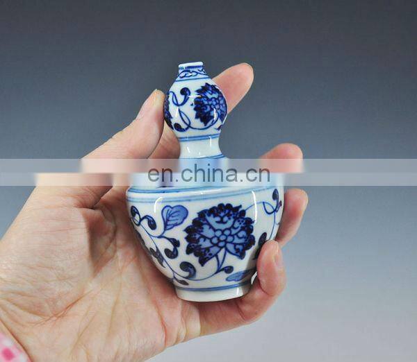 Mini Decorative Chinese Antique blue and white ceramic porcelain vases