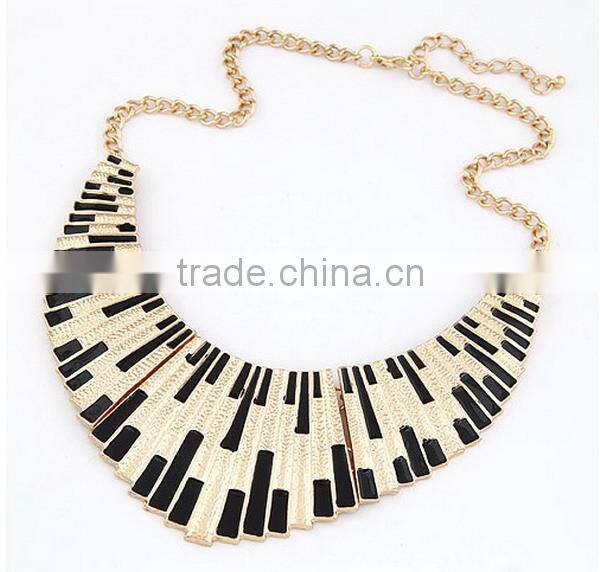 Silver Hollow Tree Leaf Choker Necklaces