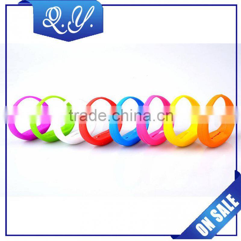 Wholesale Factory Price Cheap Plain Plastic Bangles LED Colorful Bangles