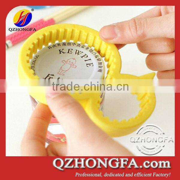 Fashion non slip custom metal silicone bottle opener with dinosaur shape