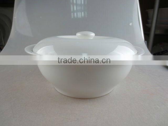 white new bone china round soup bowl with lid