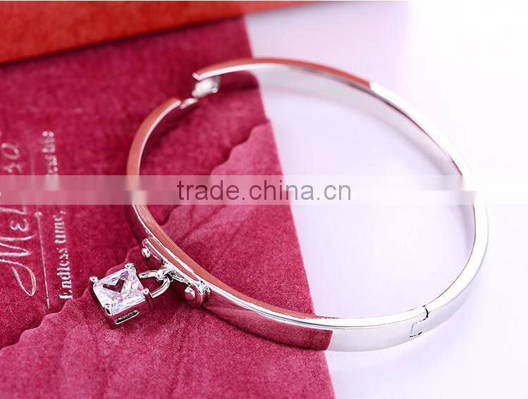 Wholesale Stock Small Order Fashion Women Brief Pendant Bracelets