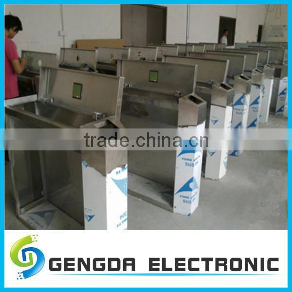 AUTOMATIC FLEXIBLE CONTROLLER FLAP GATE