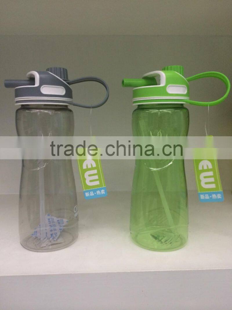 Portable plastic water bottle sports bottle with straw